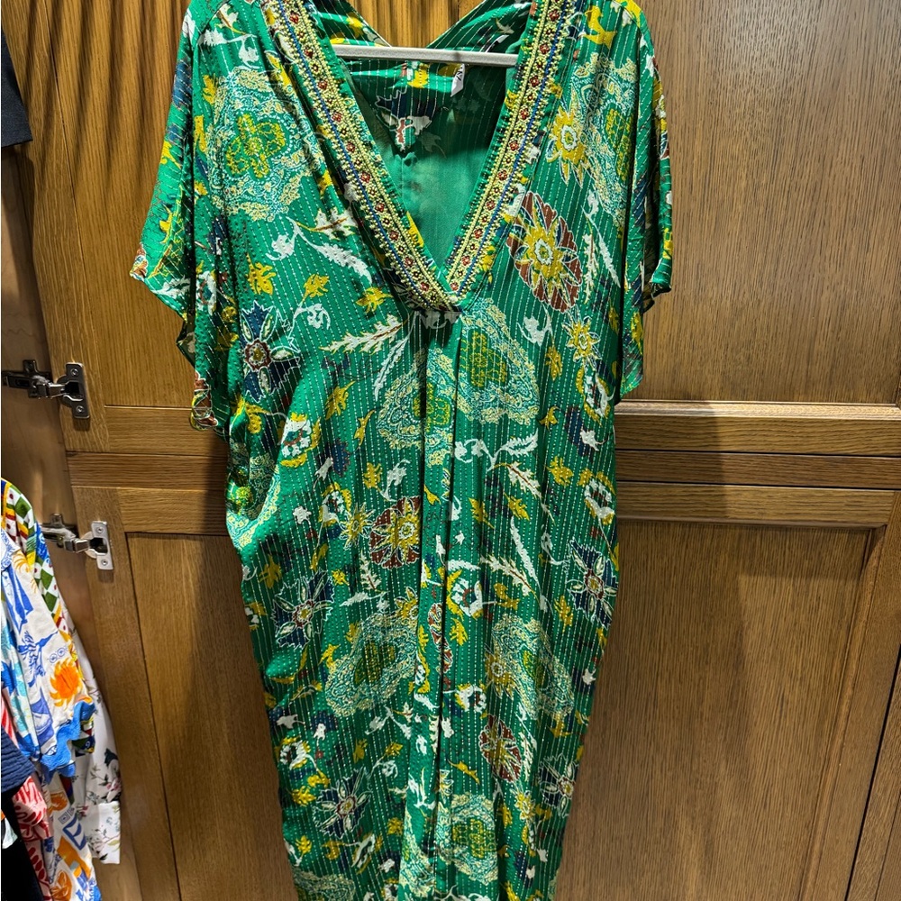 Zara Green Floral V-Neck Dress never worn
